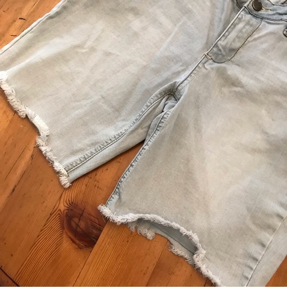 ▪️2.1 Denim Light Wash Shorts - Picture 4 of 6